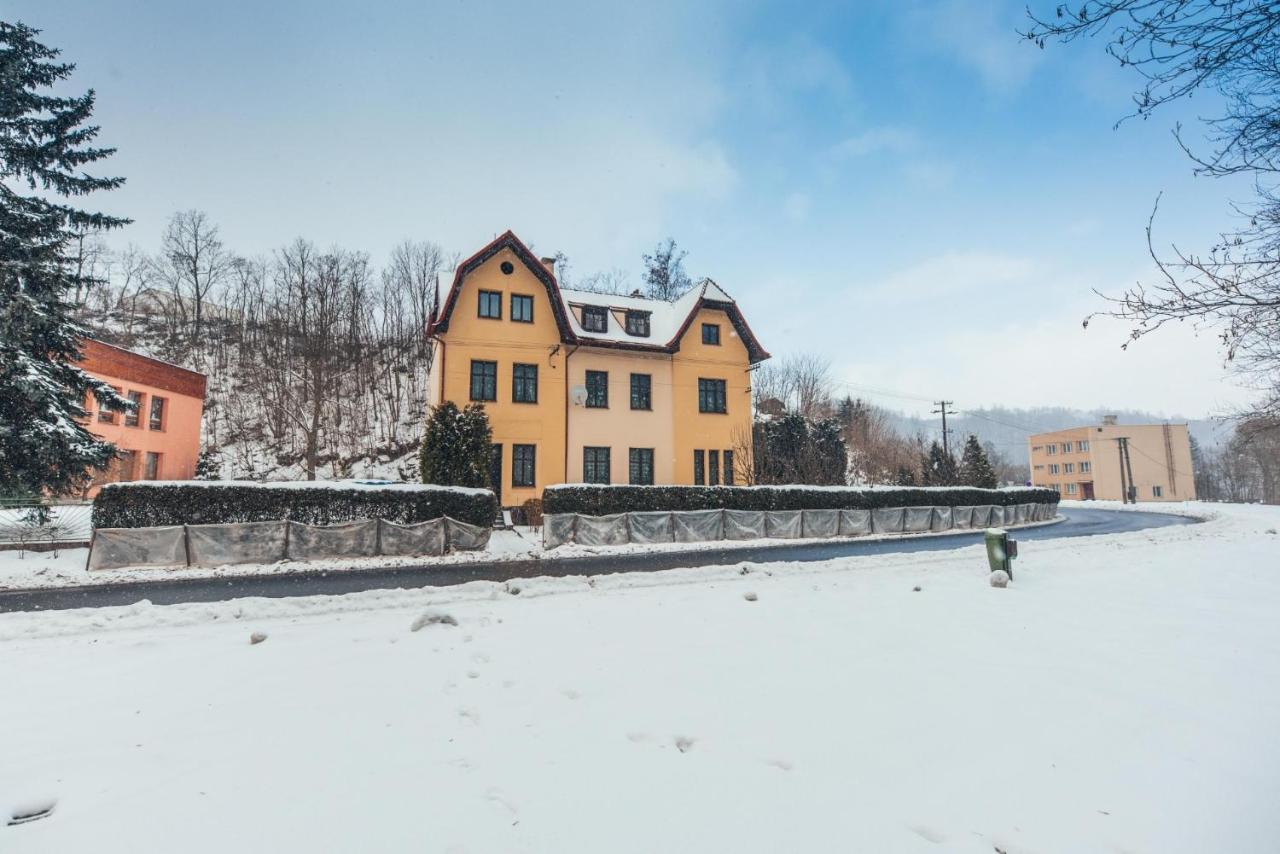 Schupplerova Vila Hostejn Buitenkant foto