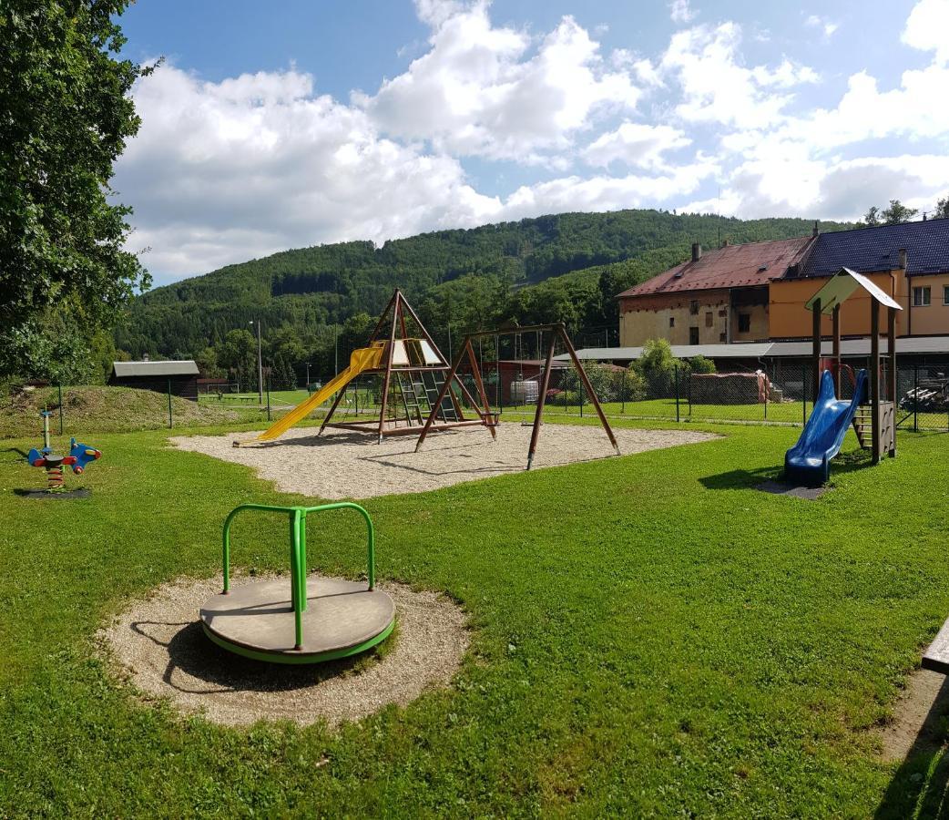 Schupplerova Vila Hostejn Buitenkant foto